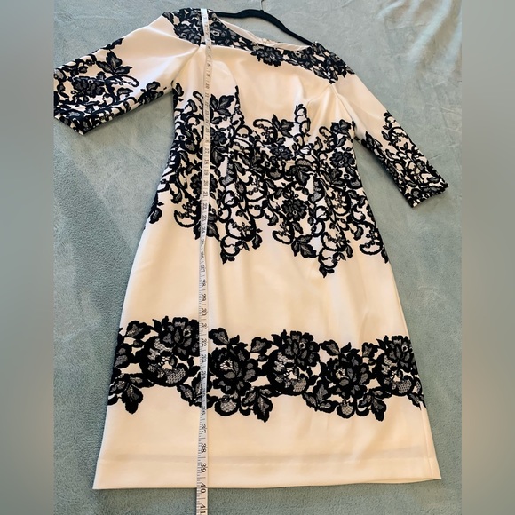 Lace Print Shift Dress - Picture 3 of 8